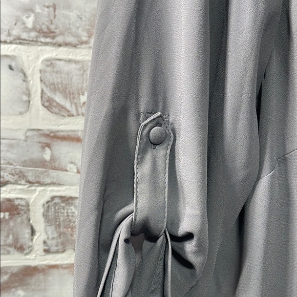 Torrid Gray 3 Button Blouse 2X - Picture 3 of 6